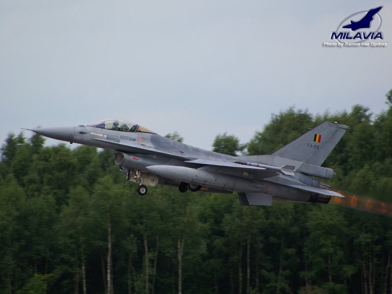 f-16_2_1024.jpg
